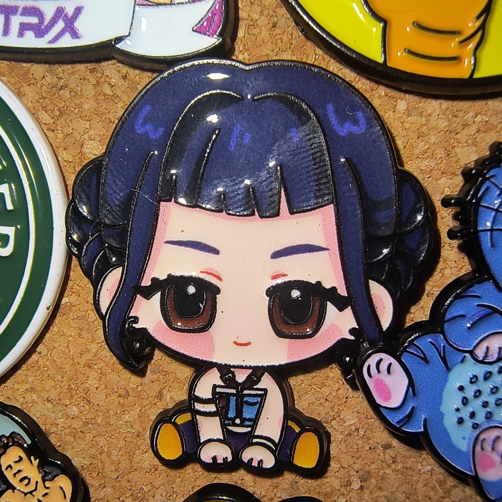 Cute Chibi Enamel Pin - Dark Purple Hair, Brown Eyes Kpop Demon Hunters Zoe